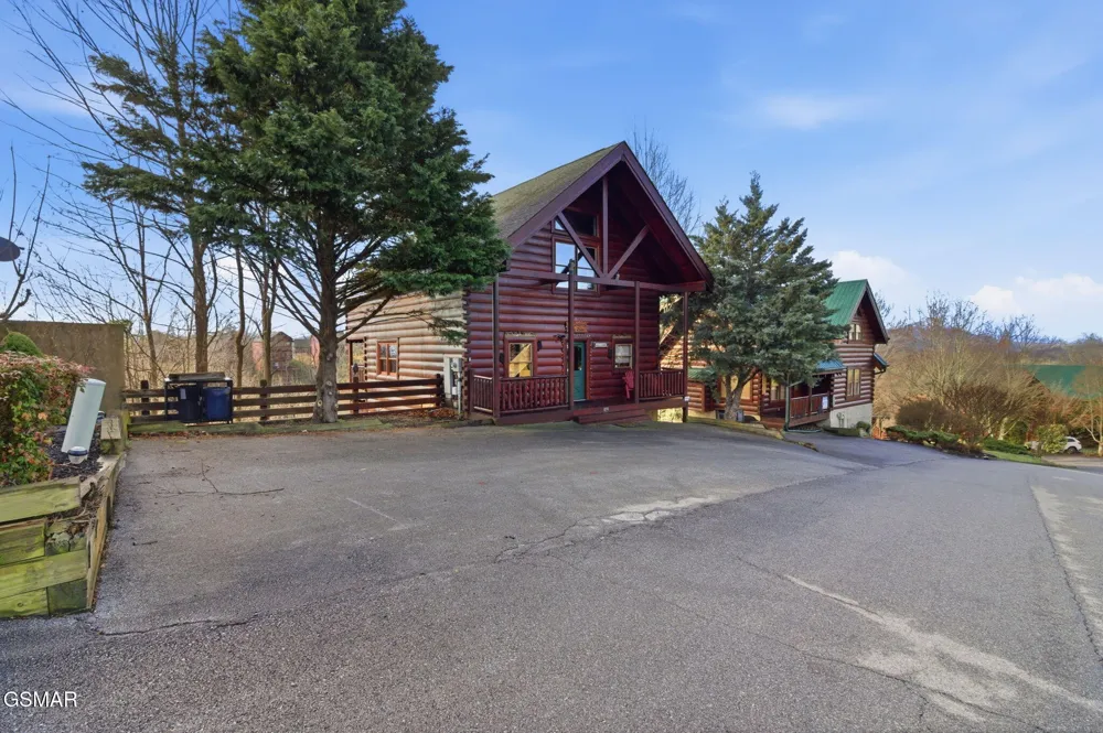 1091 Towering Oaks Drive Sevierville, TN 37876