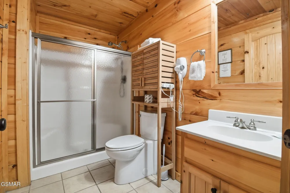 1091 Towering Oaks Drive Sevierville, TN 37876