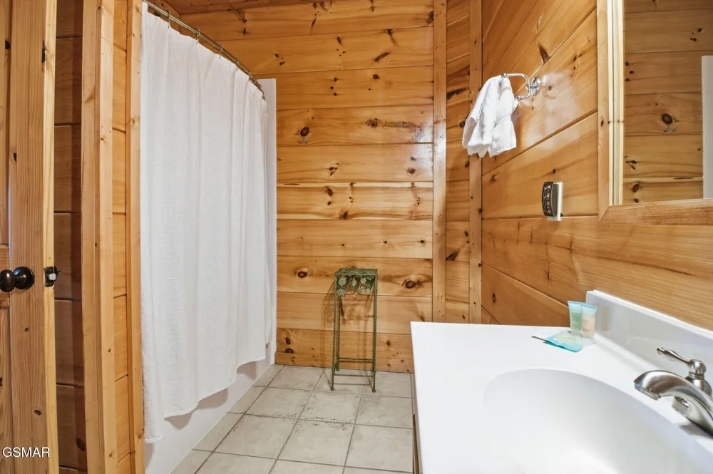 1091 Towering Oaks Drive Sevierville, TN 37876