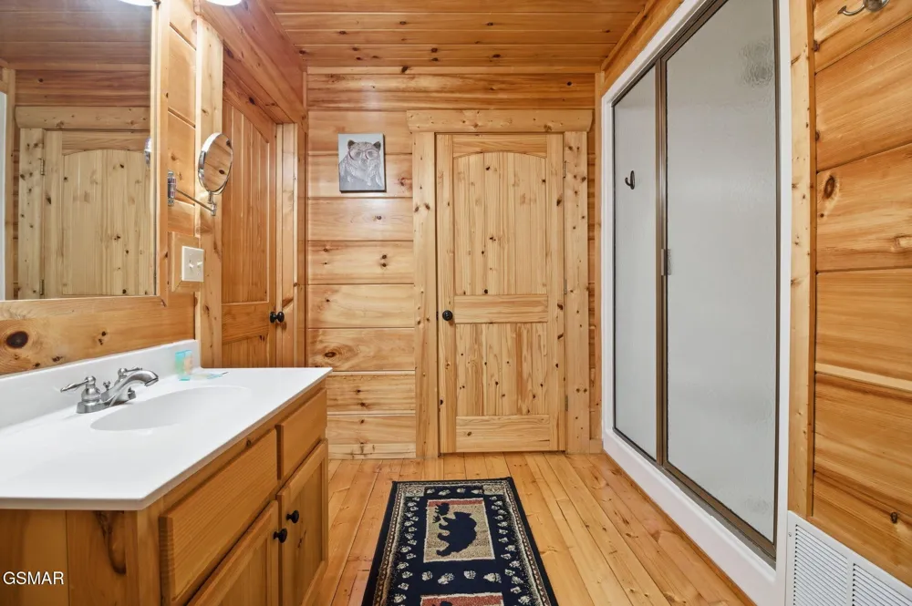 1091 Towering Oaks Drive Sevierville, TN 37876