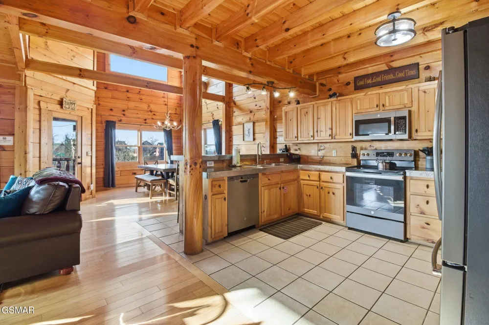 1091 Towering Oaks Drive Sevierville, TN 37876