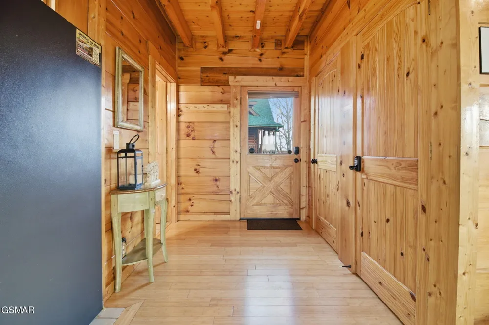 1091 Towering Oaks Drive Sevierville, TN 37876