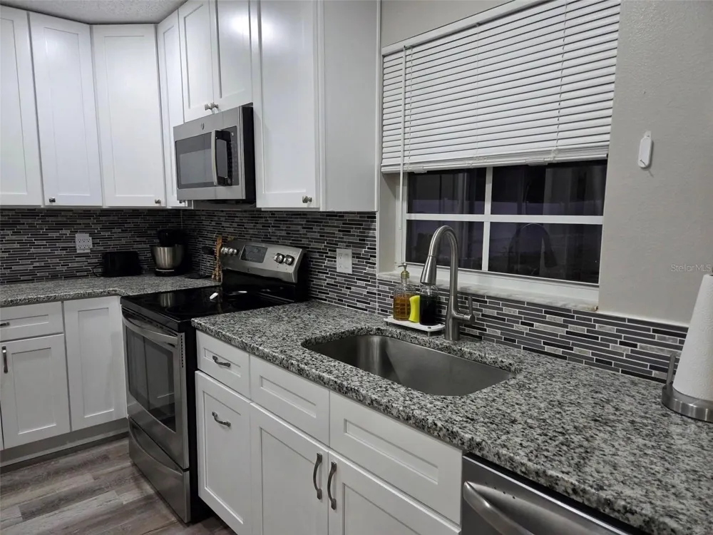8024 CANDLEWOODE DRIVE Largo, FL 33773