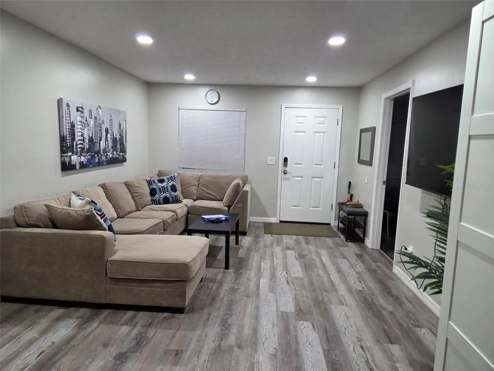 8024 CANDLEWOODE DRIVE Largo, FL 33773
