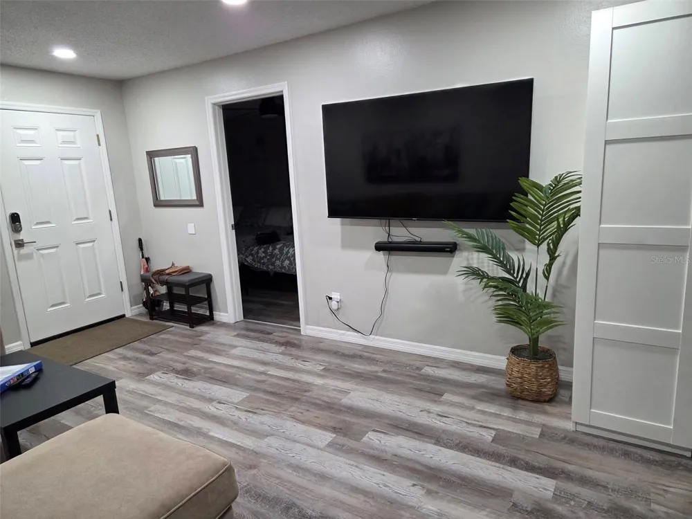8024 CANDLEWOODE DRIVE Largo, FL 33773