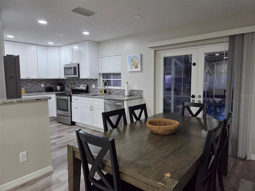 8024 CANDLEWOODE DRIVE Largo, FL 33773