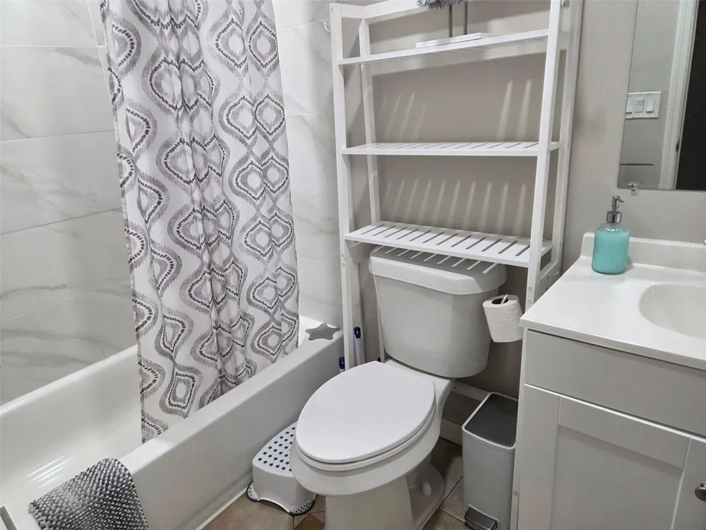 8024 CANDLEWOODE DRIVE Largo, FL 33773