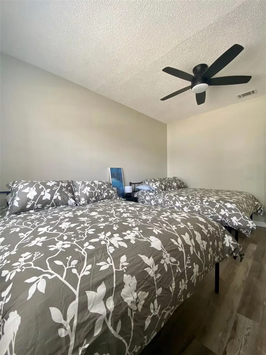 8024 CANDLEWOODE DRIVE Largo, FL 33773