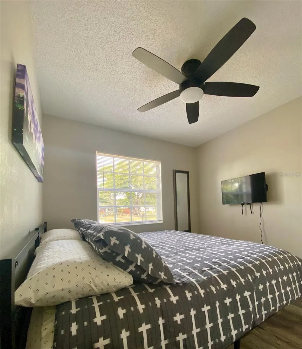 8024 CANDLEWOODE DRIVE Largo, FL 33773