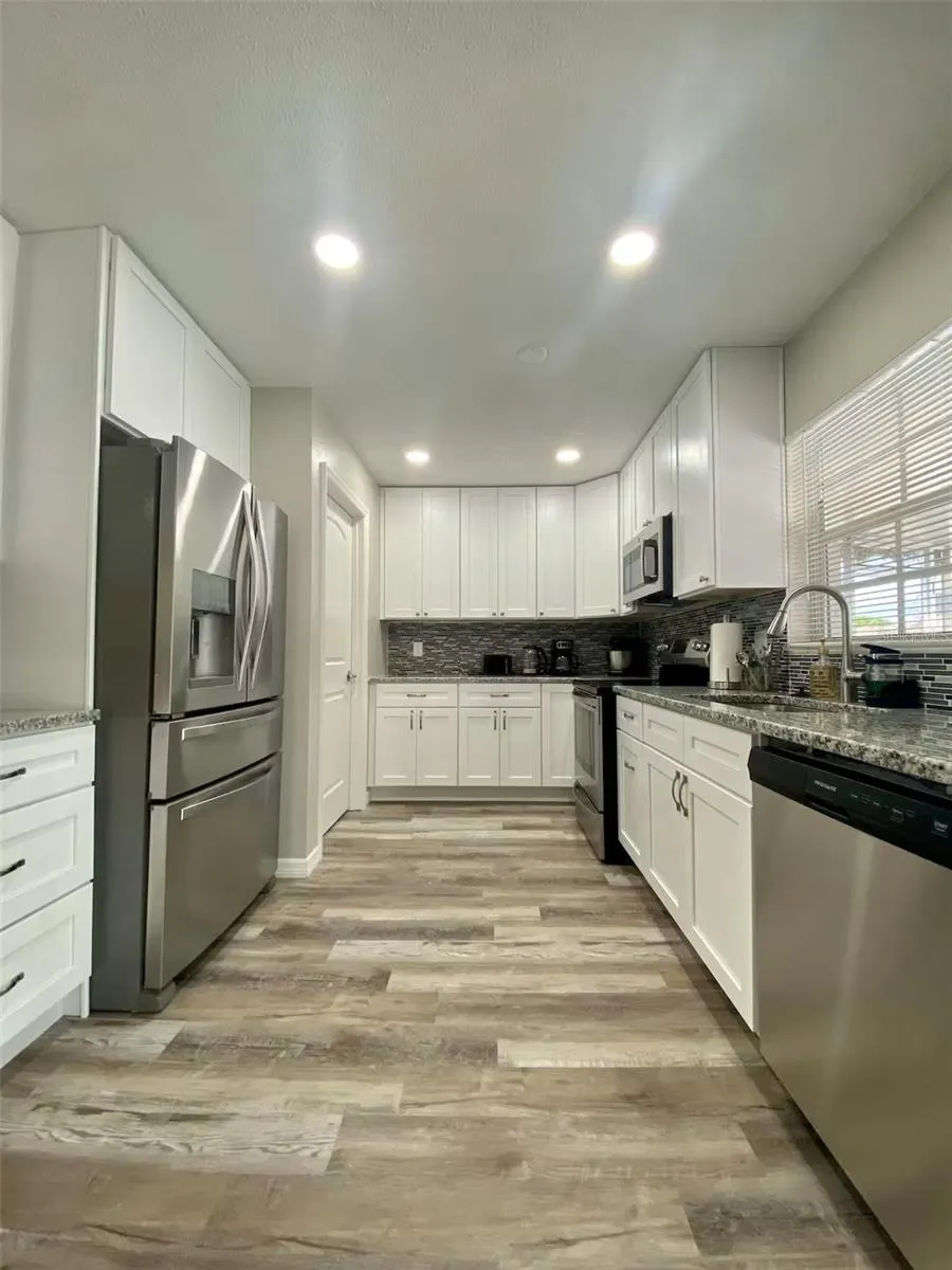 8024 CANDLEWOODE DRIVE Largo, FL 33773