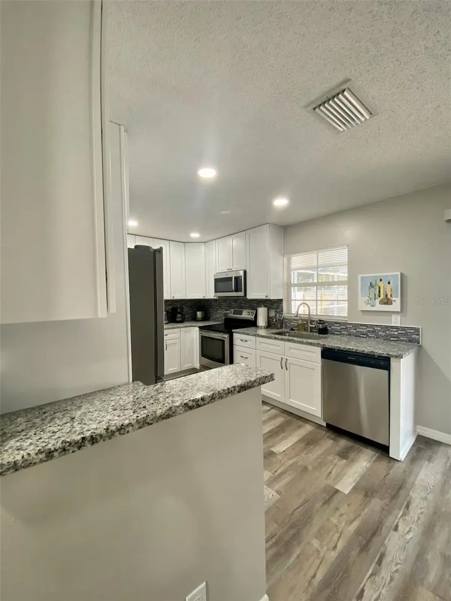 8024 CANDLEWOODE DRIVE Largo, FL 33773