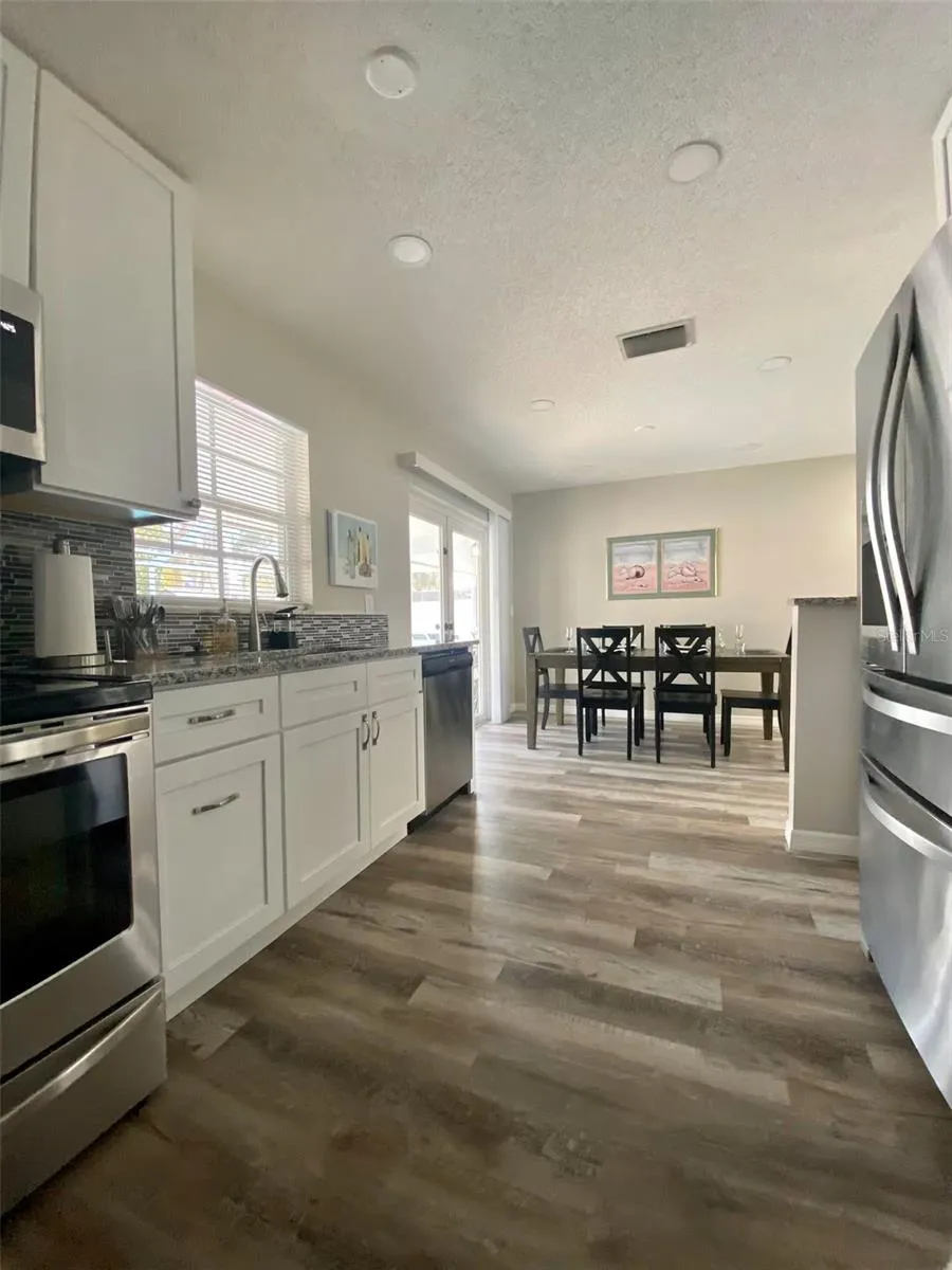 8024 CANDLEWOODE DRIVE Largo, FL 33773