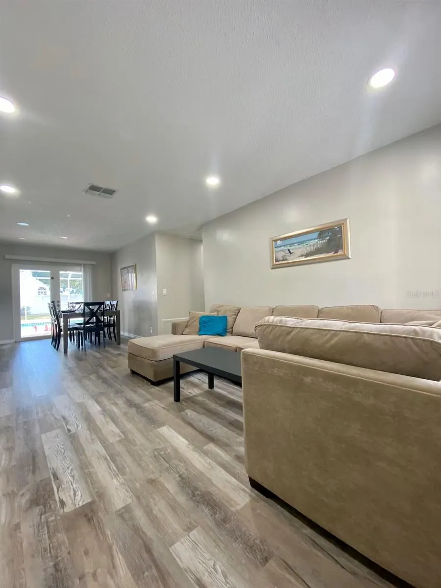 8024 CANDLEWOODE DRIVE Largo, FL 33773