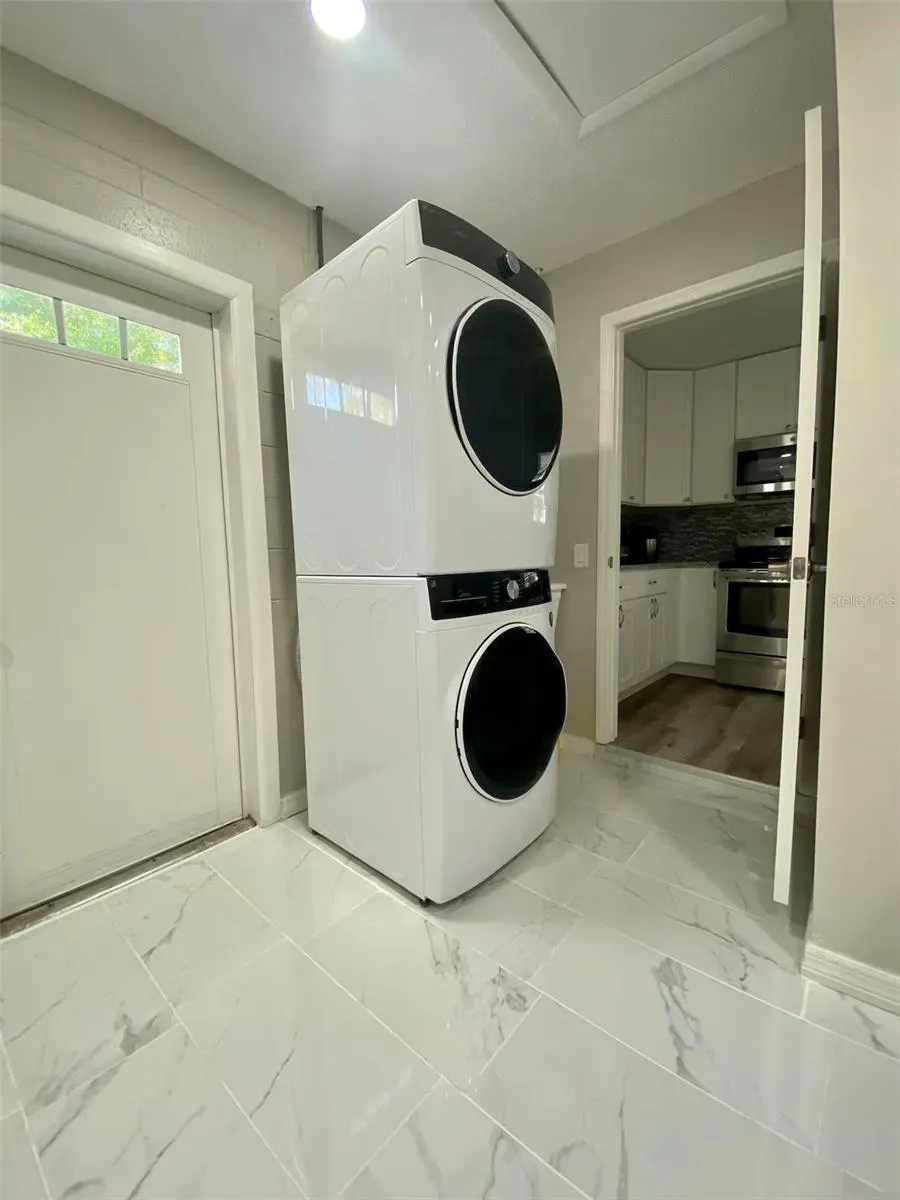 8024 CANDLEWOODE DRIVE Largo, FL 33773