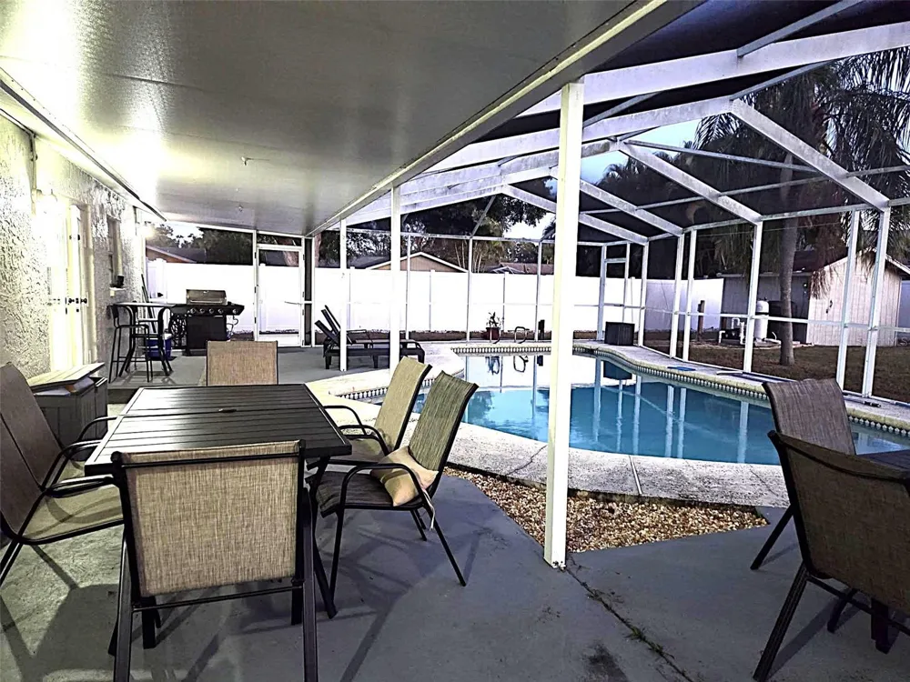 8024 CANDLEWOODE DRIVE Largo, FL 33773