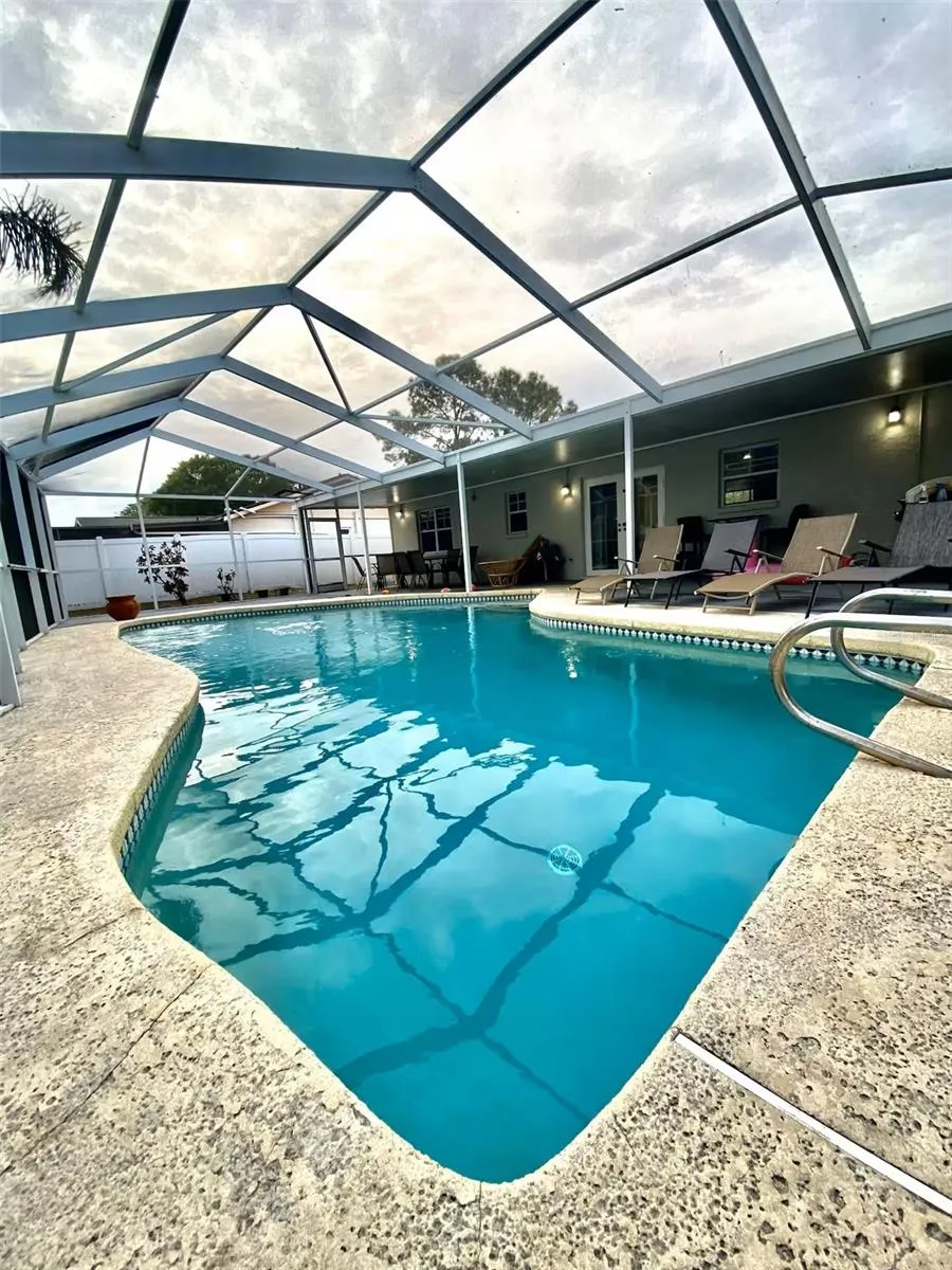 8024 CANDLEWOODE DRIVE Largo, FL 33773