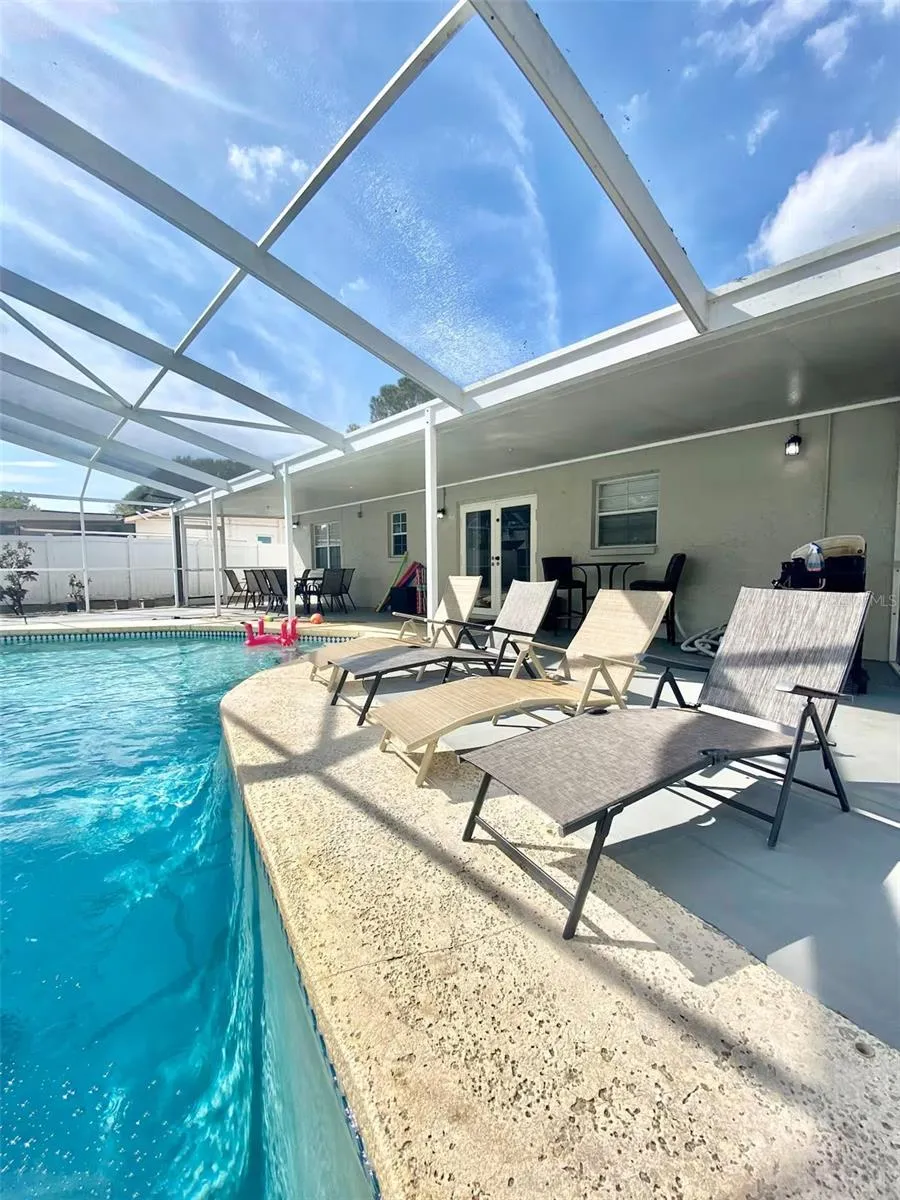 8024 CANDLEWOODE DRIVE Largo, FL 33773