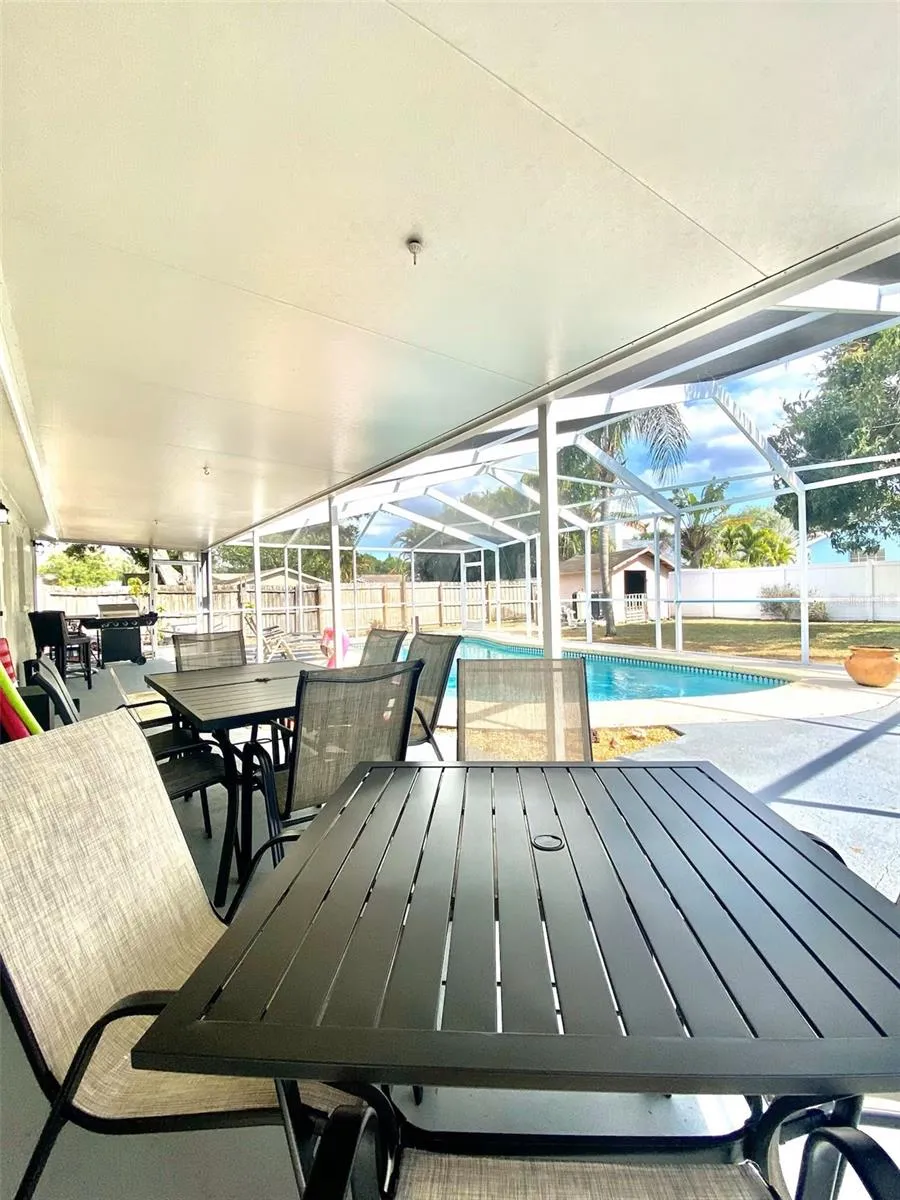 8024 CANDLEWOODE DRIVE Largo, FL 33773