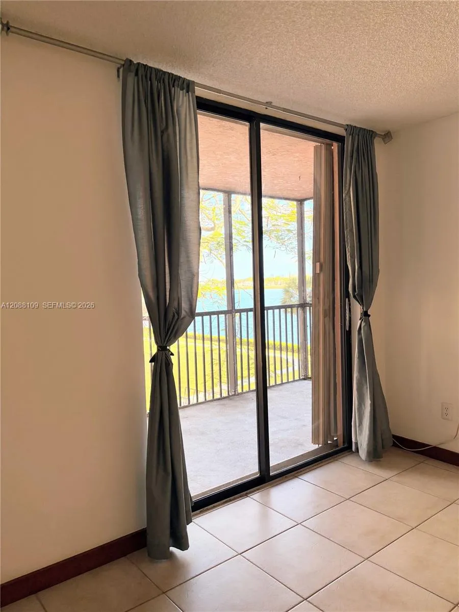 20860 San Simeon Way #303-6 Miami, FL 33179