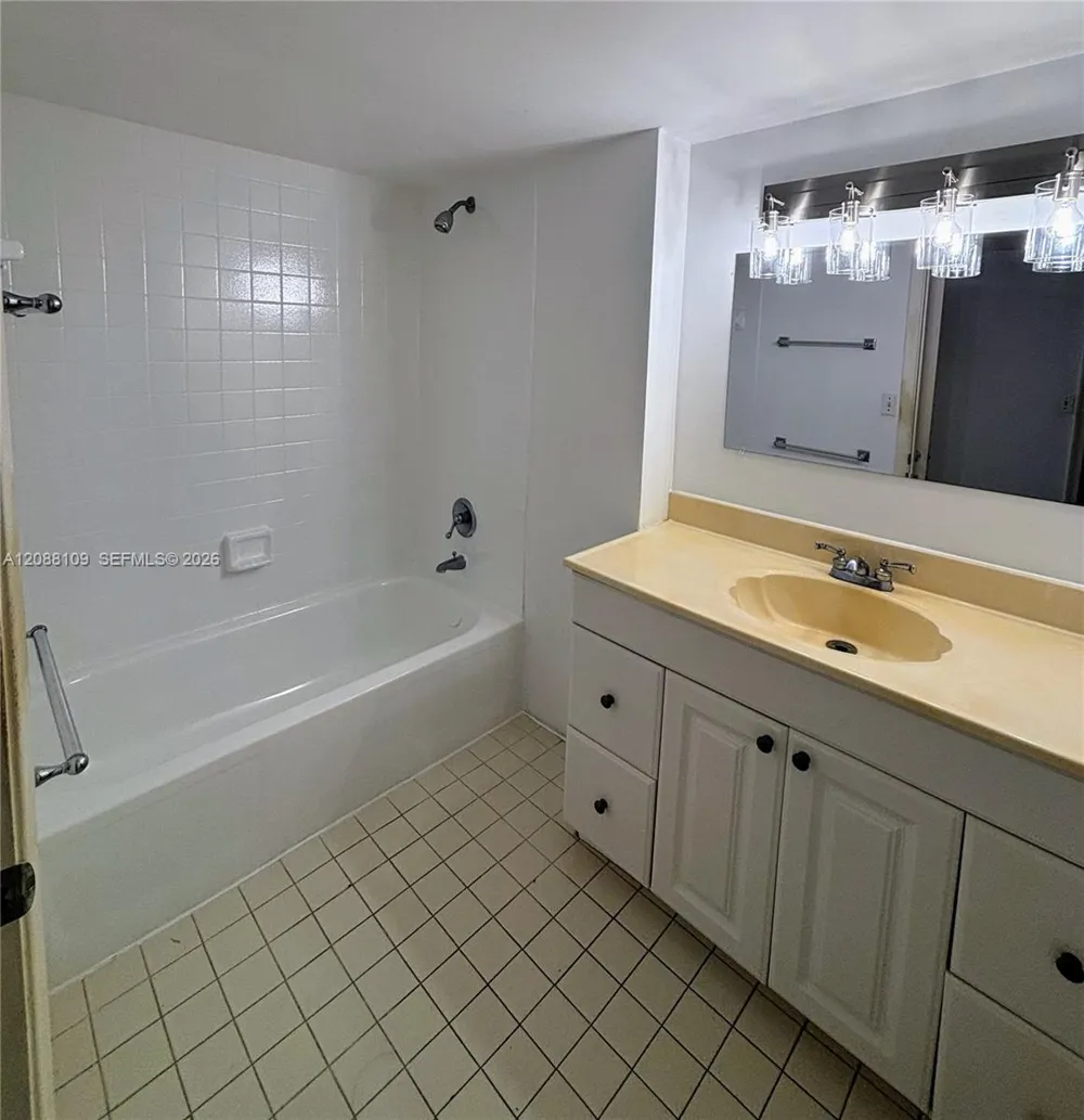 20860 San Simeon Way #303-6 Miami, FL 33179