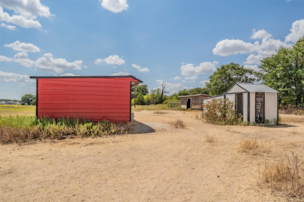 4798 County Road 2690 Alvord, TX 76225