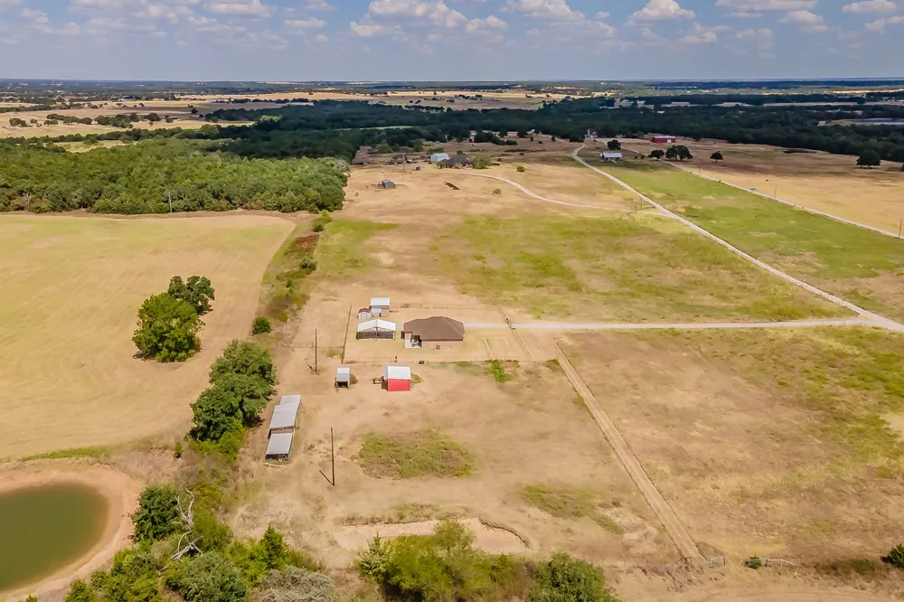 4798 County Road 2690 Alvord, TX 76225