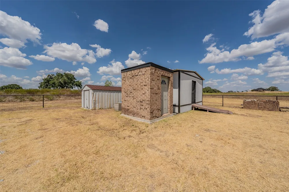 4798 County Road 2690 Alvord, TX 76225