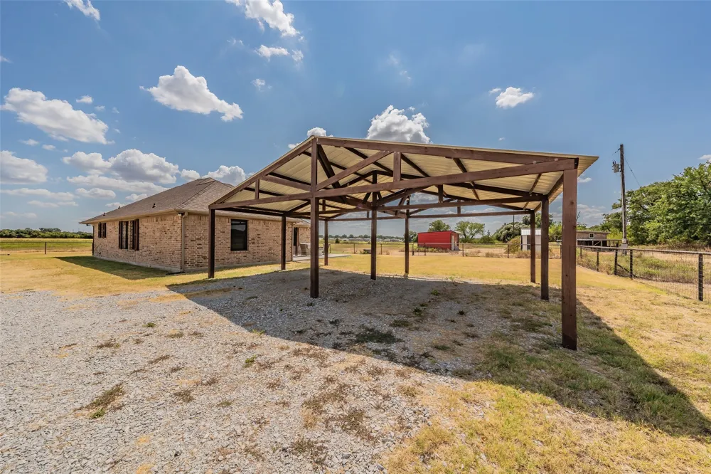 4798 County Road 2690 Alvord, TX 76225