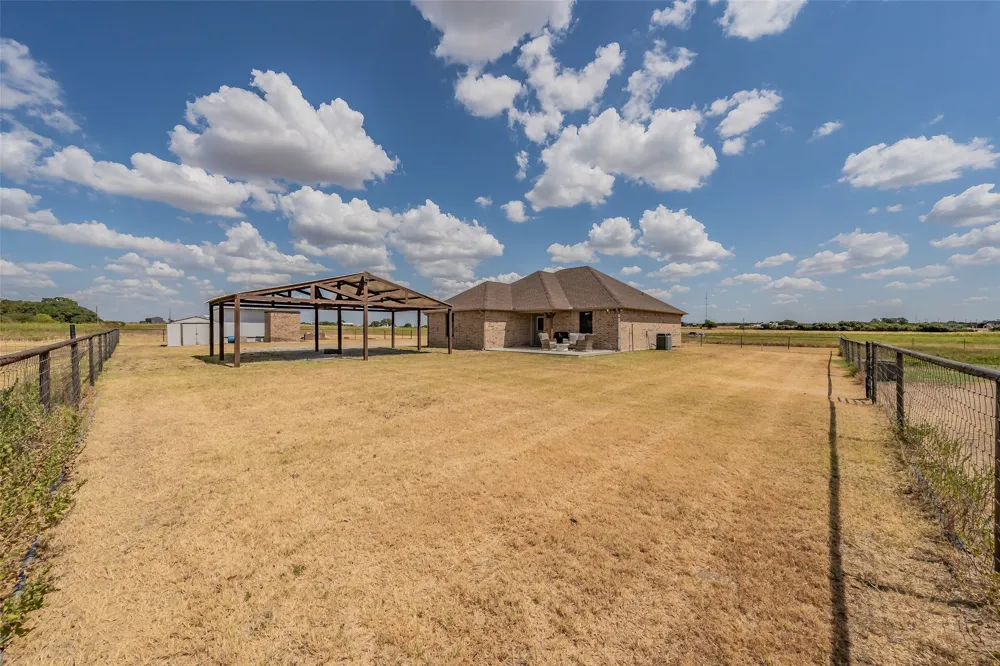 4798 County Road 2690 Alvord, TX 76225