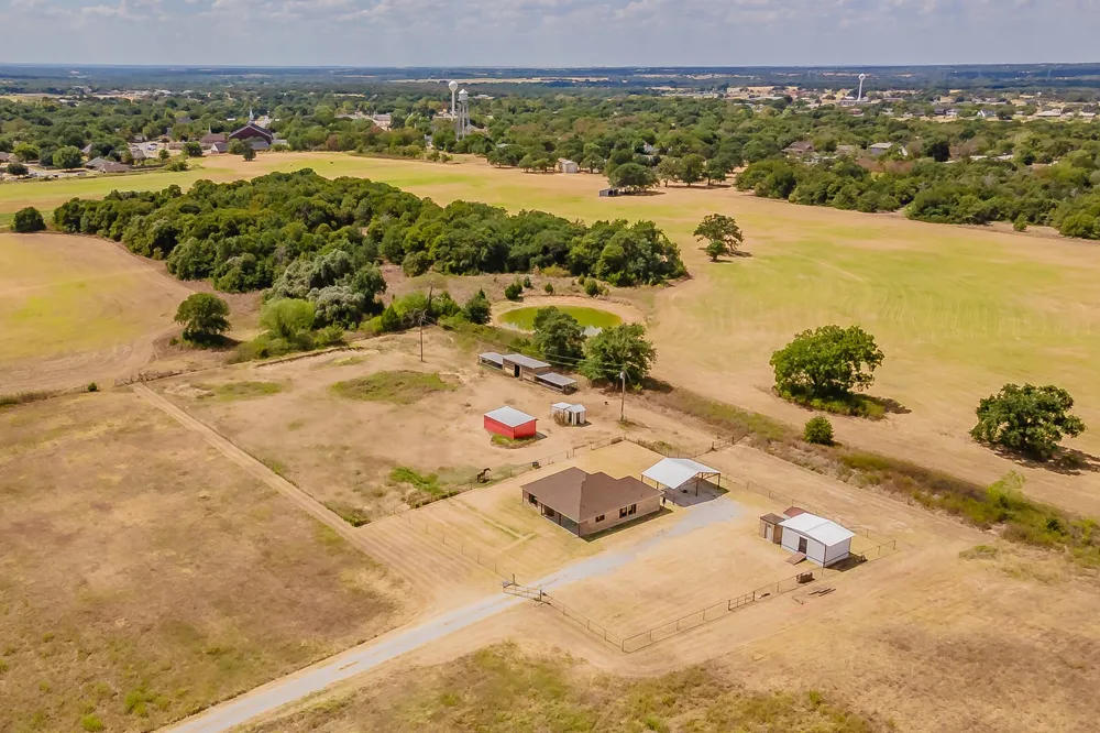 4798 County Road 2690 Alvord, TX 76225