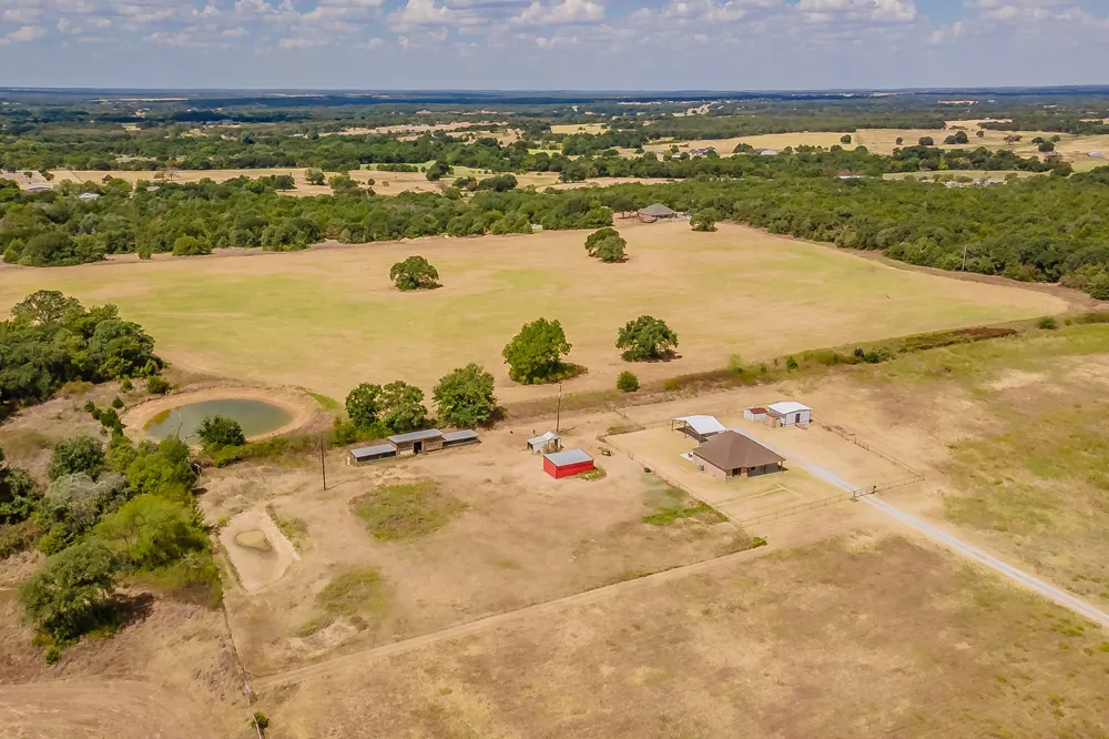 4798 County Road 2690 Alvord, TX 76225