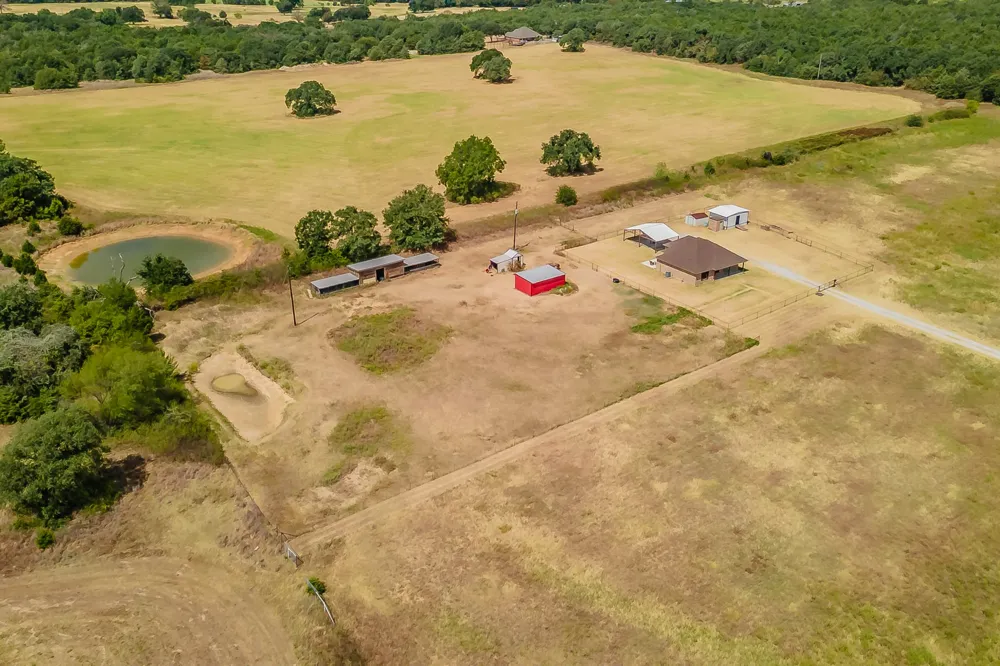 4798 County Road 2690 Alvord, TX 76225