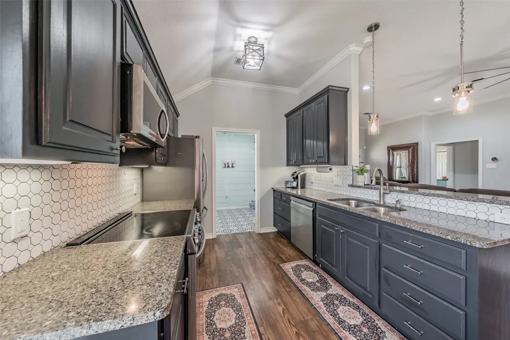 4798 County Road 2690 Alvord, TX 76225