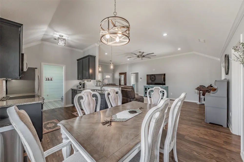 4798 County Road 2690 Alvord, TX 76225