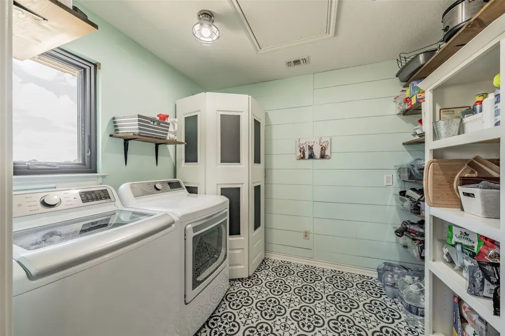 4798 County Road 2690 Alvord, TX 76225