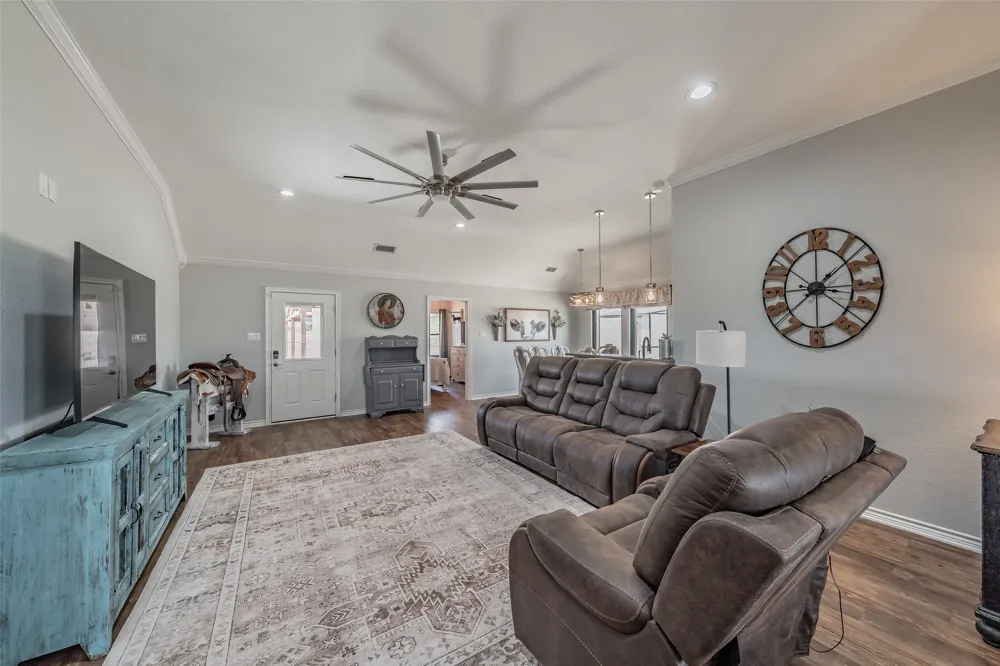 4798 County Road 2690 Alvord, TX 76225