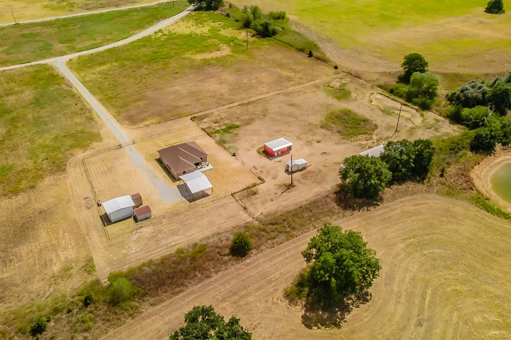 4798 County Road 2690 Alvord, TX 76225