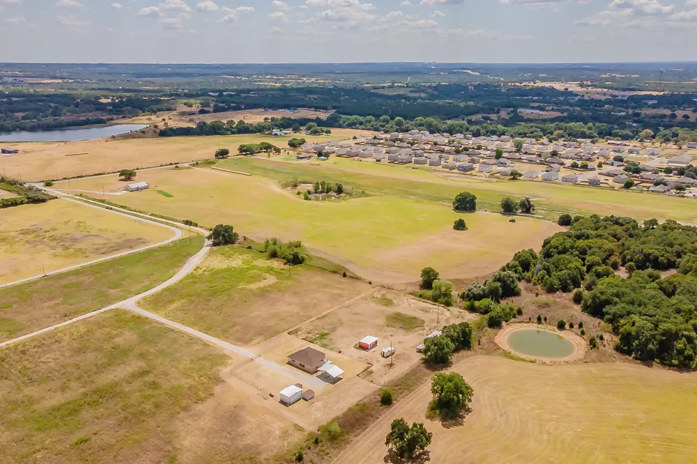 4798 County Road 2690 Alvord, TX 76225