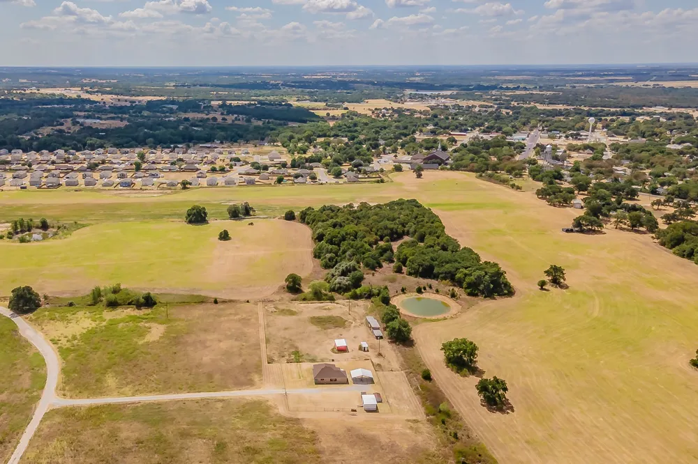 4798 County Road 2690 Alvord, TX 76225