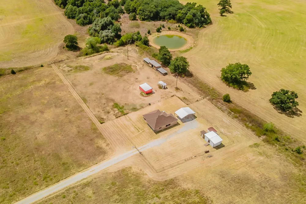 4798 County Road 2690 Alvord, TX 76225