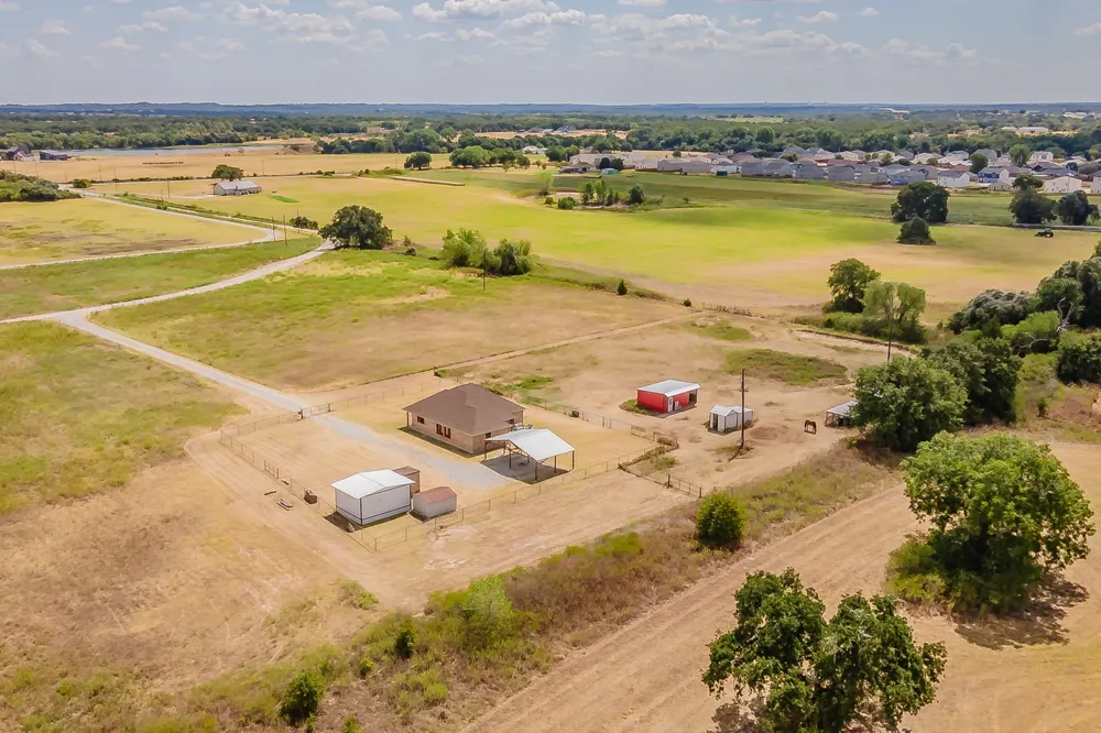 4798 County Road 2690 Alvord, TX 76225
