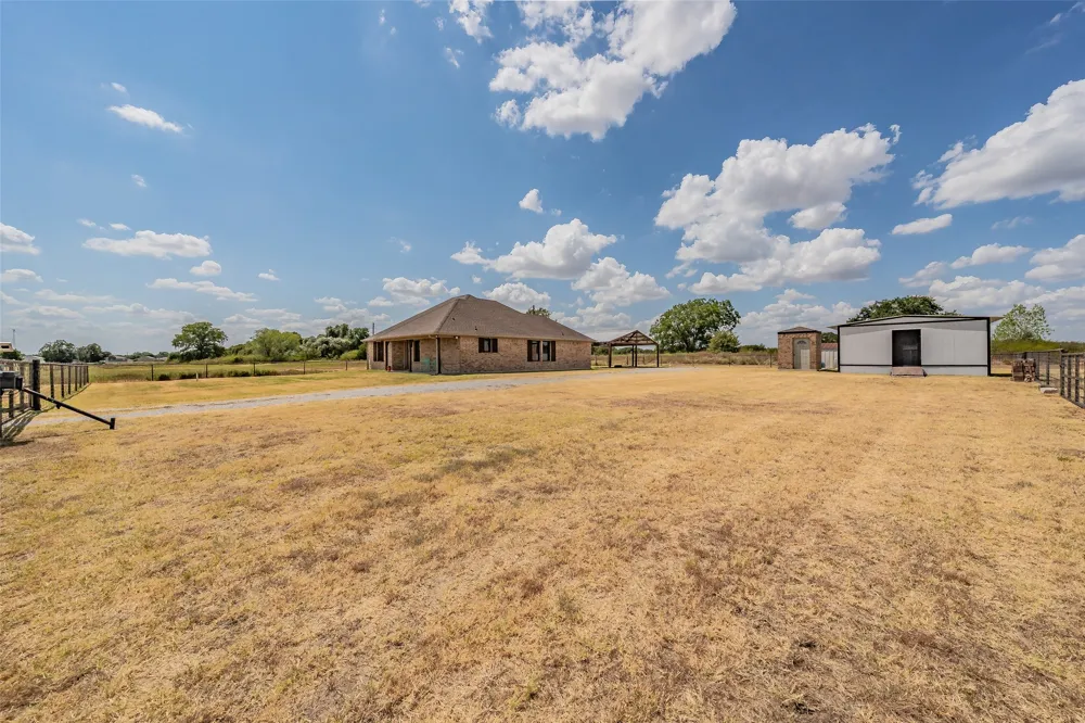 4798 County Road 2690 Alvord, TX 76225