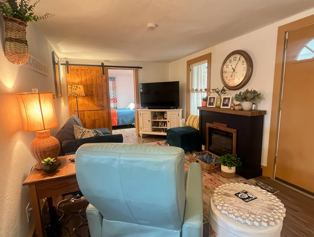 19 Frisbie Street Hillsdale, MI 49242