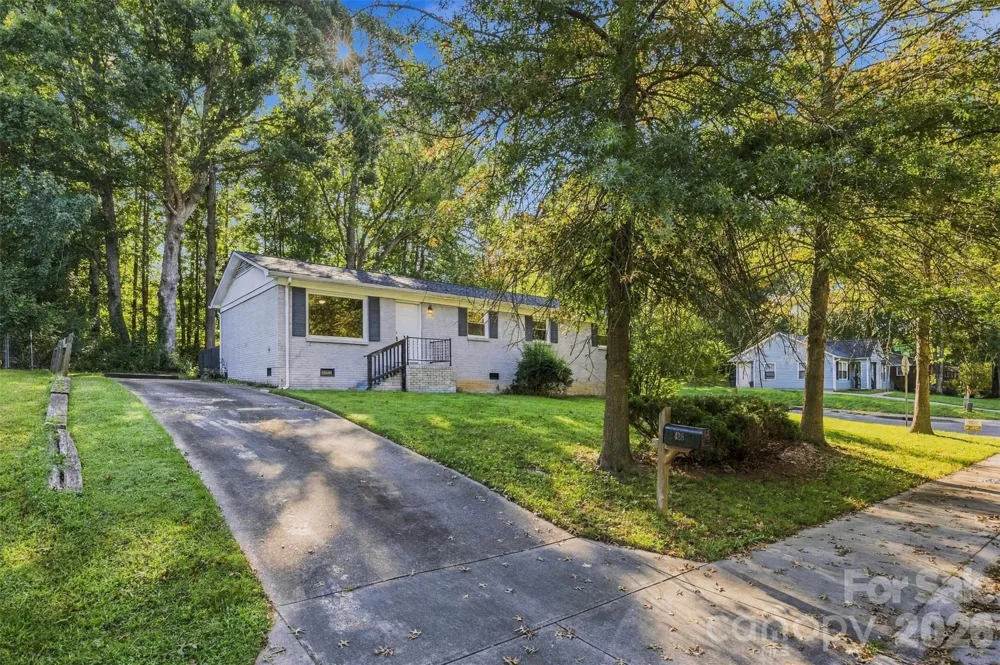 428 E Mclelland Avenue Mooresville, NC 28115