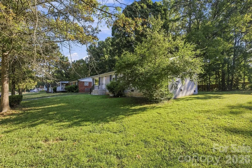 428 E Mclelland Avenue Mooresville, NC 28115