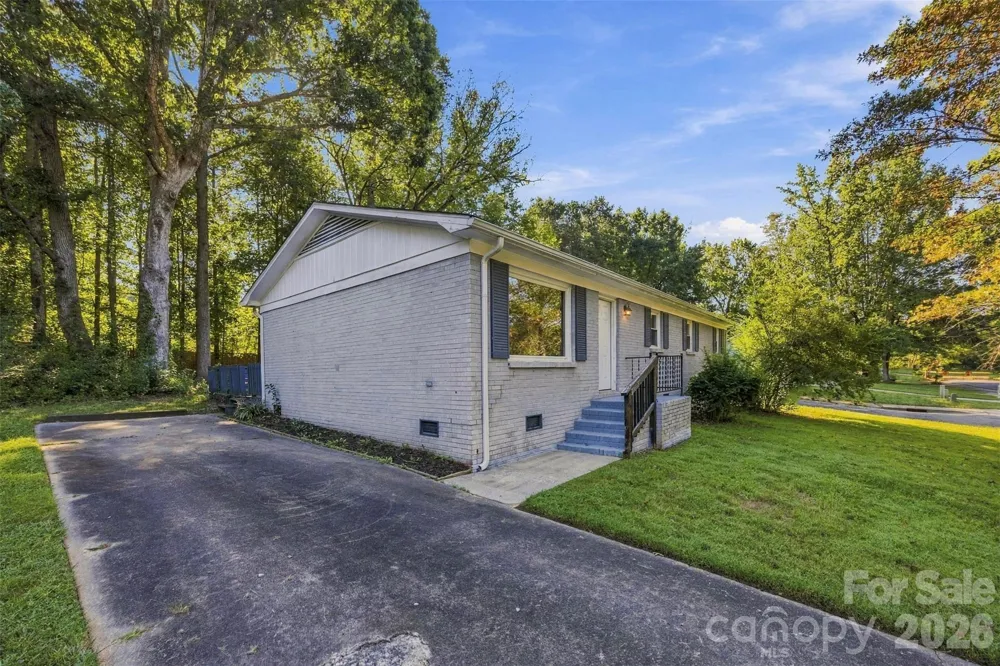 428 E Mclelland Avenue Mooresville, NC 28115