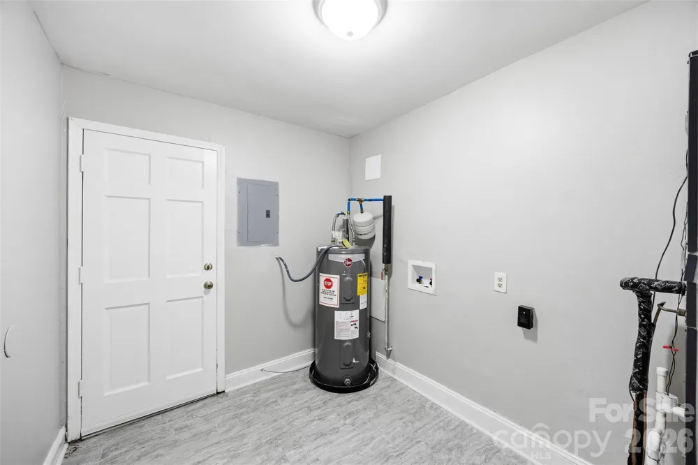 428 E Mclelland Avenue Mooresville, NC 28115