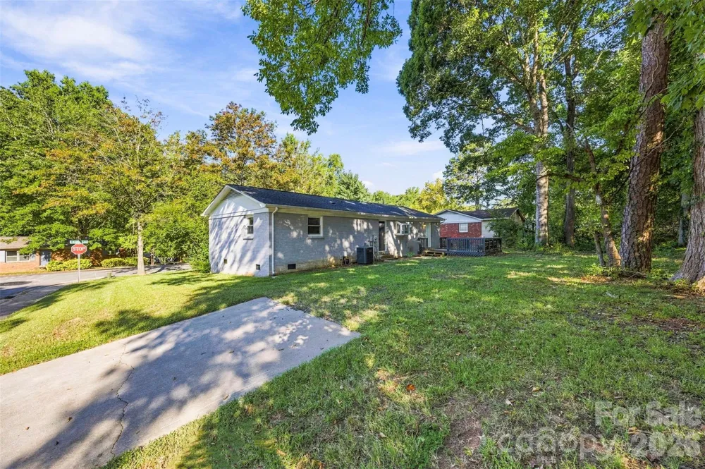 428 E Mclelland Avenue Mooresville, NC 28115