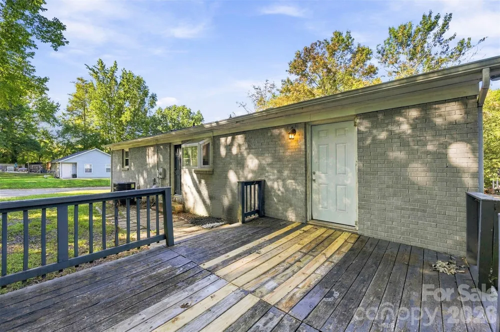 428 E Mclelland Avenue Mooresville, NC 28115