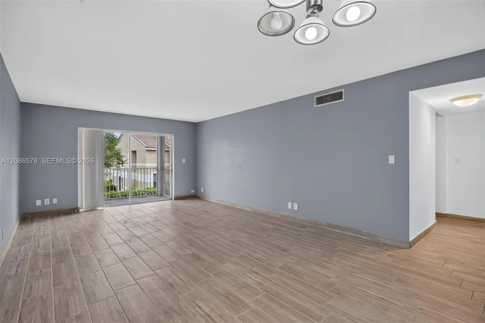 2980 Riverside Dr #227-3 Coral Springs, FL 33065
